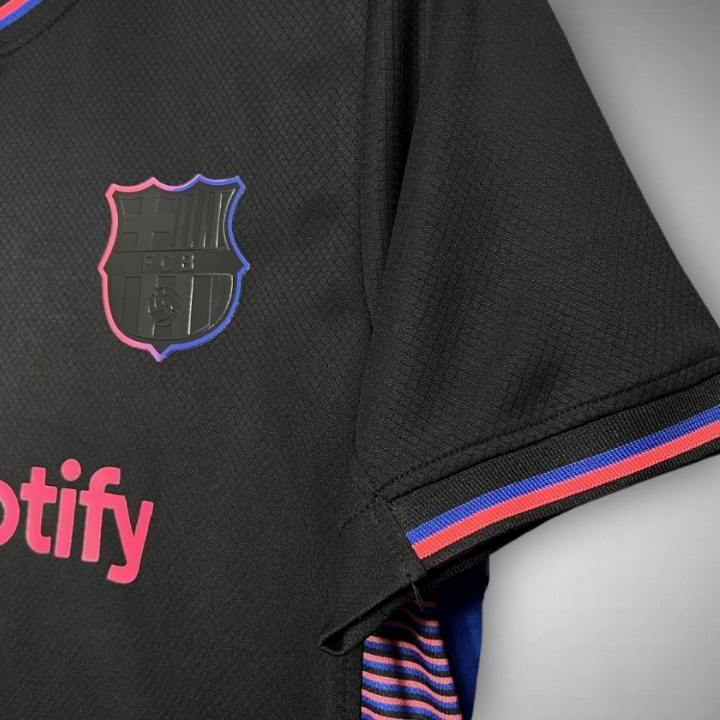 FC Barcelona
"Regalia" Premium
Kit
