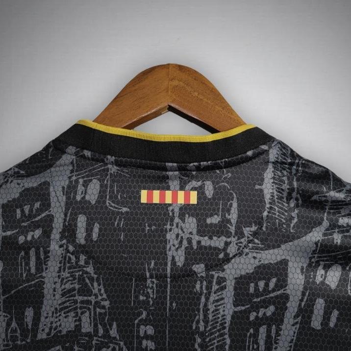 FC Barcelona
"Cityscape Symphony"
Premium Kit
